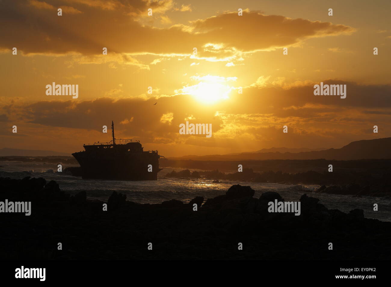 Vue du coucher de soleil du Meisho Maru à cap Agulhas Banque D'Images