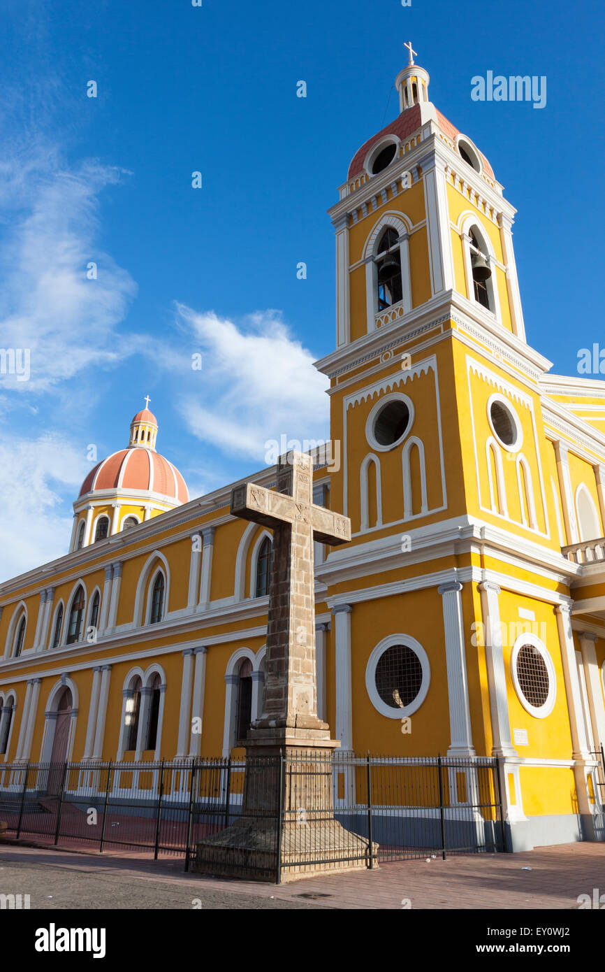 Cathédrale de Grenade et de croix de pierre, au Nicaragua Banque D'Images