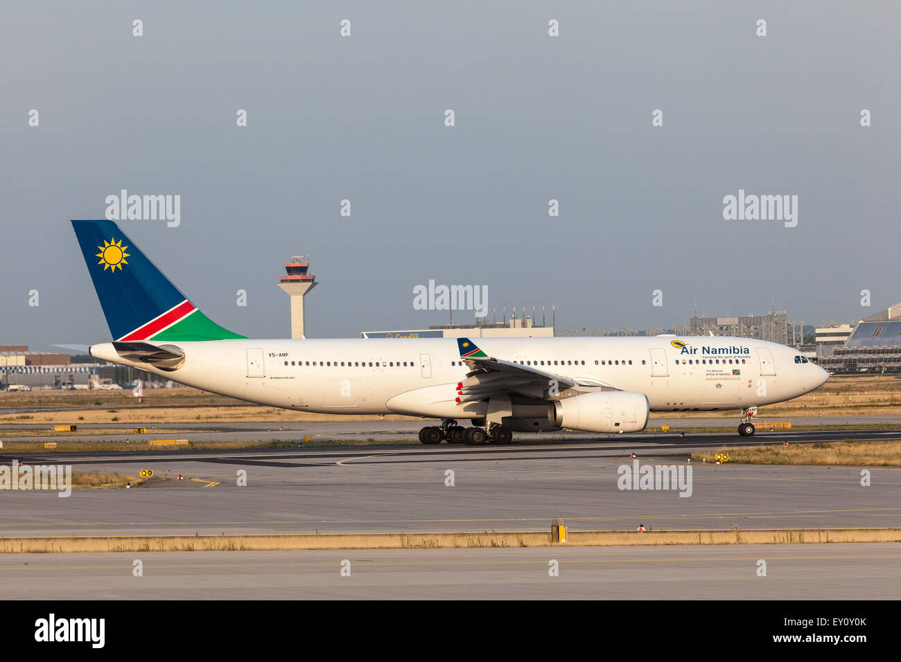 Airbus A330-200 de la Namibie à l'Aéroport International de Francfort. Banque D'Images