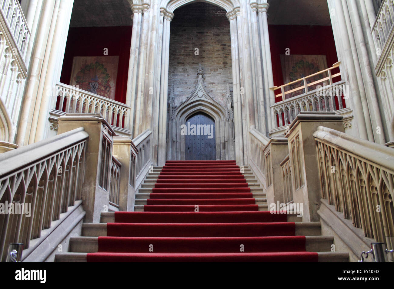 Escalier intérieur château Margam Country Park, Margam à Port Talbot, Pays de Galles du Sud. UK Banque D'Images