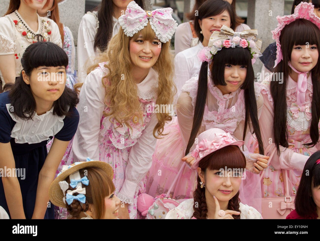 TOKYO, JAPON - 27 juin 2015 : des fans de cosplay anime dans le quartier Harajuku à Tokyo, Japon. Banque D'Images