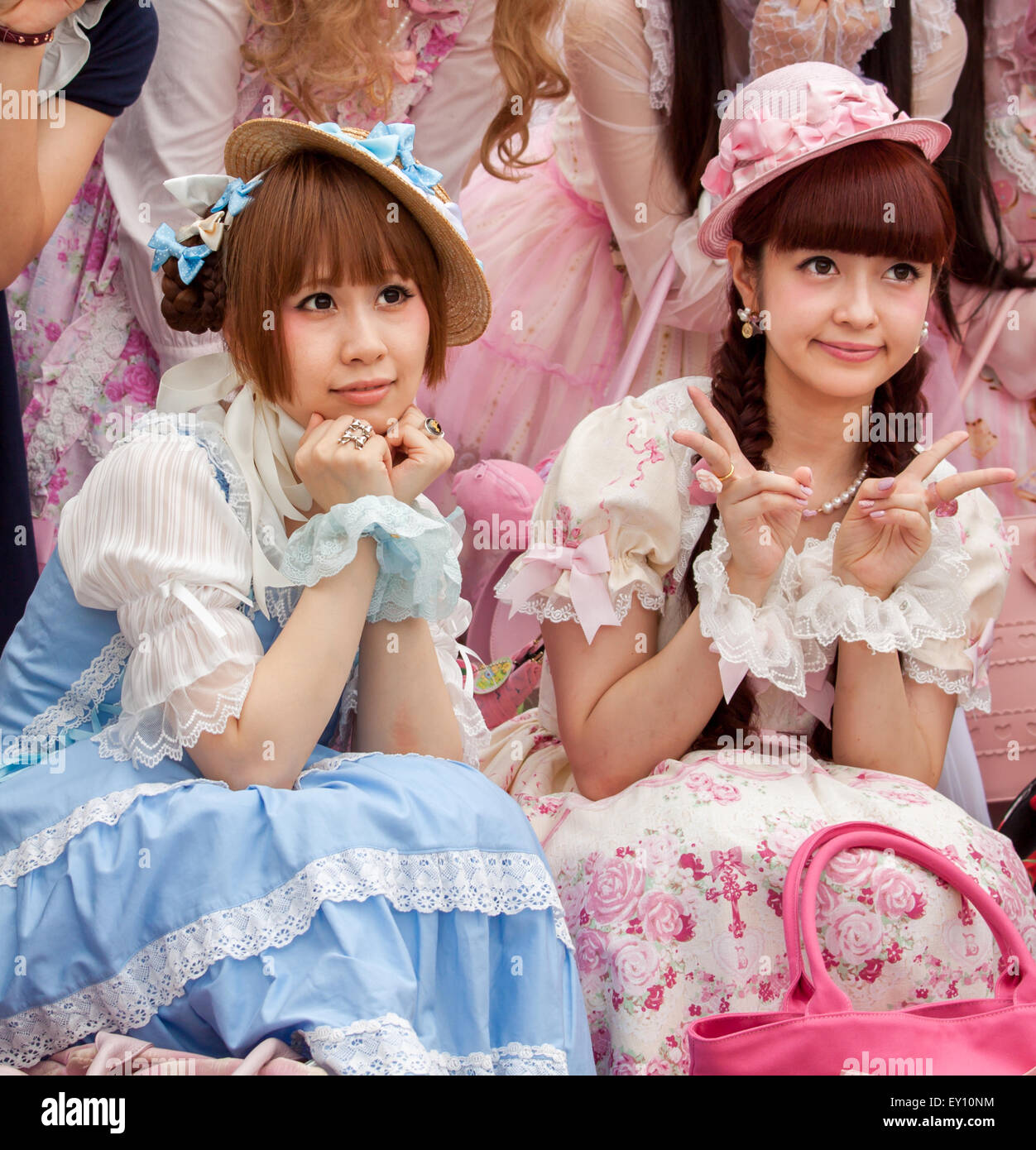 TOKYO, JAPON - 27 juin 2015 : des fans de cosplay anime dans le quartier Harajuku à Tokyo, Japon. Banque D'Images