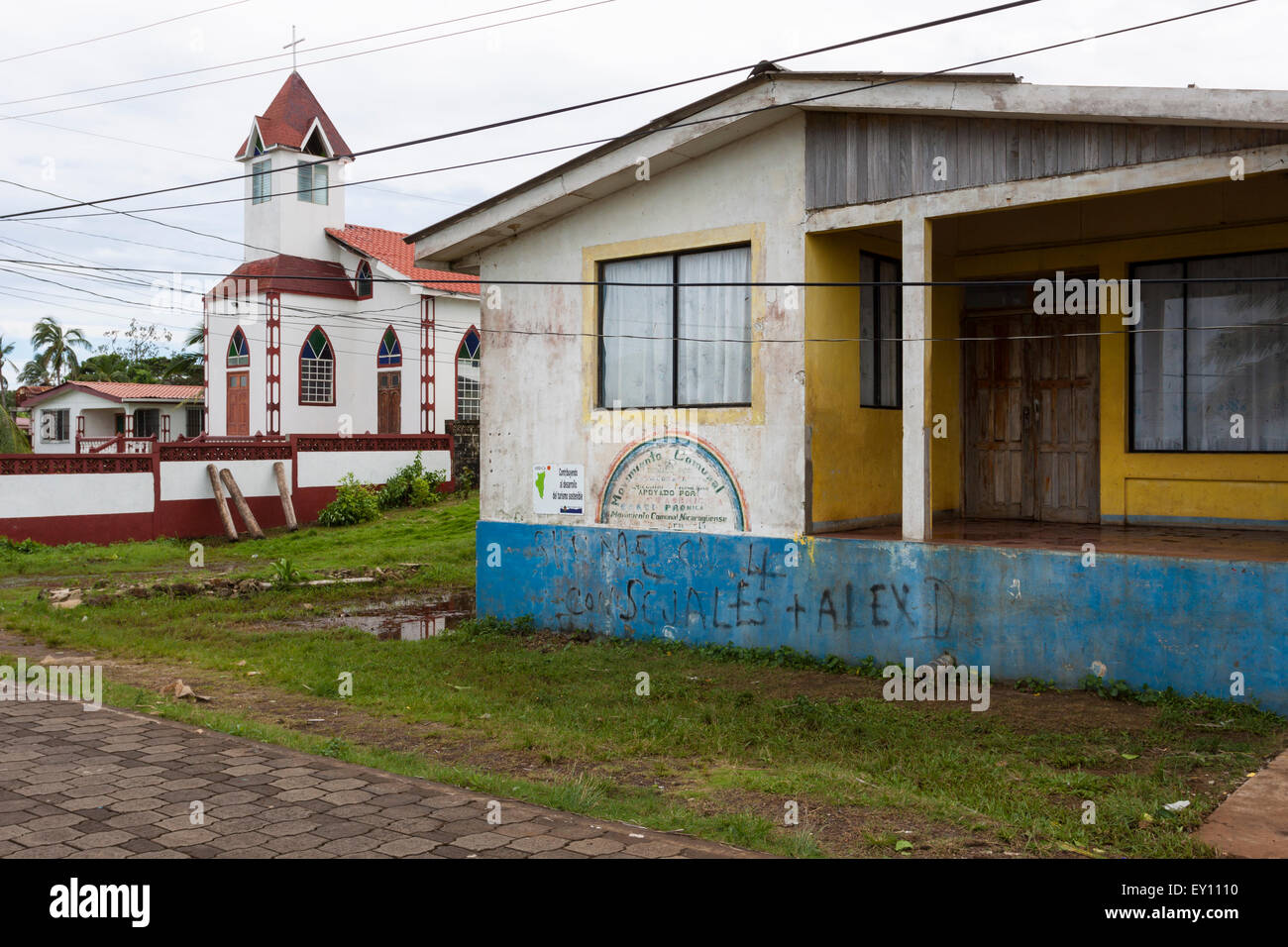 House et Église baptiste Ebeneezer à Big Corn Island, au Nicaragua Banque D'Images