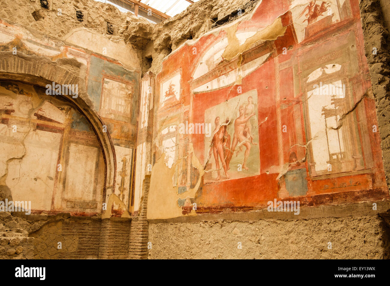 À l'intérieur d'une maison romaine dans l'ancienne ville d'Herculaneum, Italie. Banque D'Images