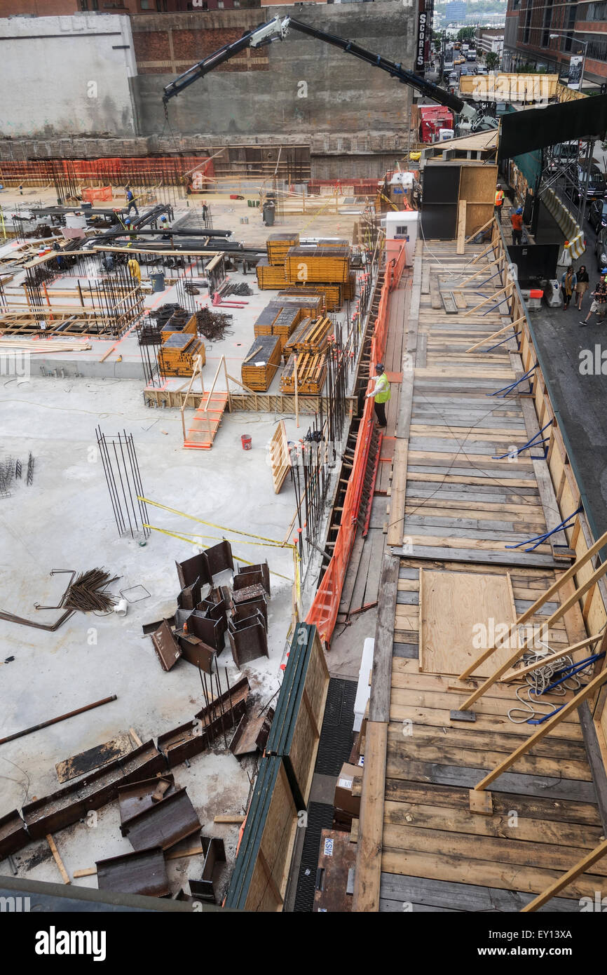 Site de construction de Zaha Hadid 520 West 28th Street, à côté de la ligne de haut. New York, Manhattan, USA. Banque D'Images