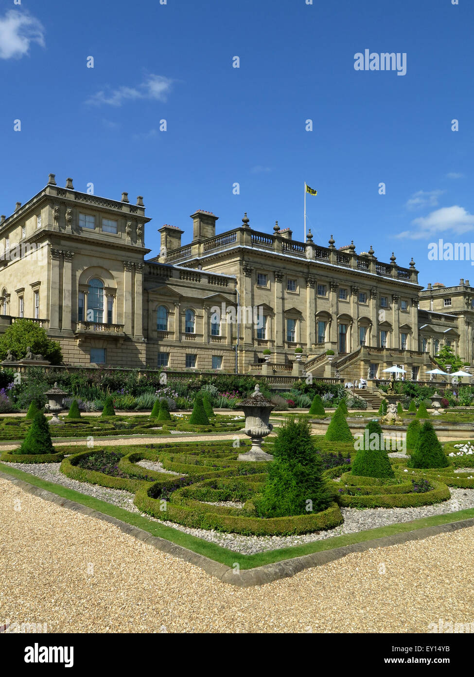 La terrasse jardin à Harewood House, Nr Leeds, Yorkshire, UK, administré par les reines cousin le comte de Harewood. Jardin conçu par Capability Brown. Banque D'Images