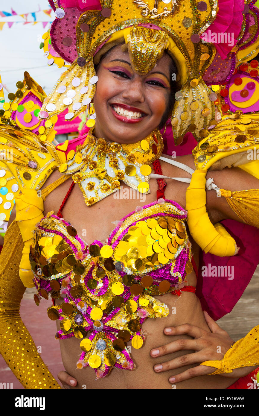 Portrait de danseuse de Carnaval Carnaval JE Acuático de San Carlos de Río San Juan, Nicaragua Banque D'Images