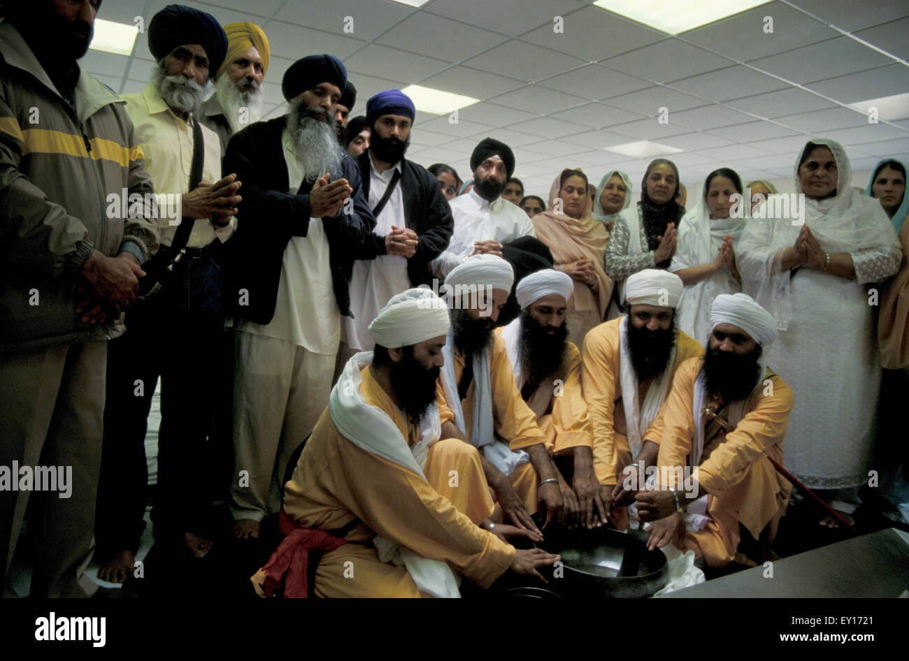 Cérémonie du Khalsa Gurdwara Southall Londres Banque D'Images