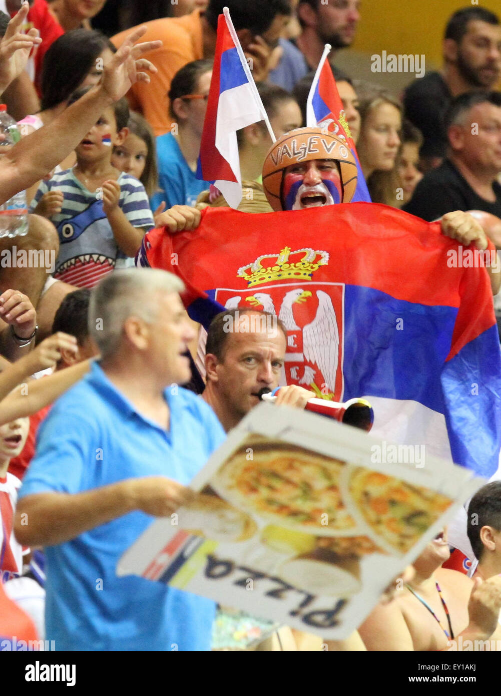 Lignano, Italie. 19 juillet, 2015. Fans de la Serbie lors de la finale de basket-ball 1er et 2ème place entre la Serbie contre l'Espagne de l'U20 European Championship Men 2015 Pala Getur sports hall of Lignano le dimanche 19ème Juillet 2015. Credit : Andrea Spinelli/Alamy Live News Banque D'Images