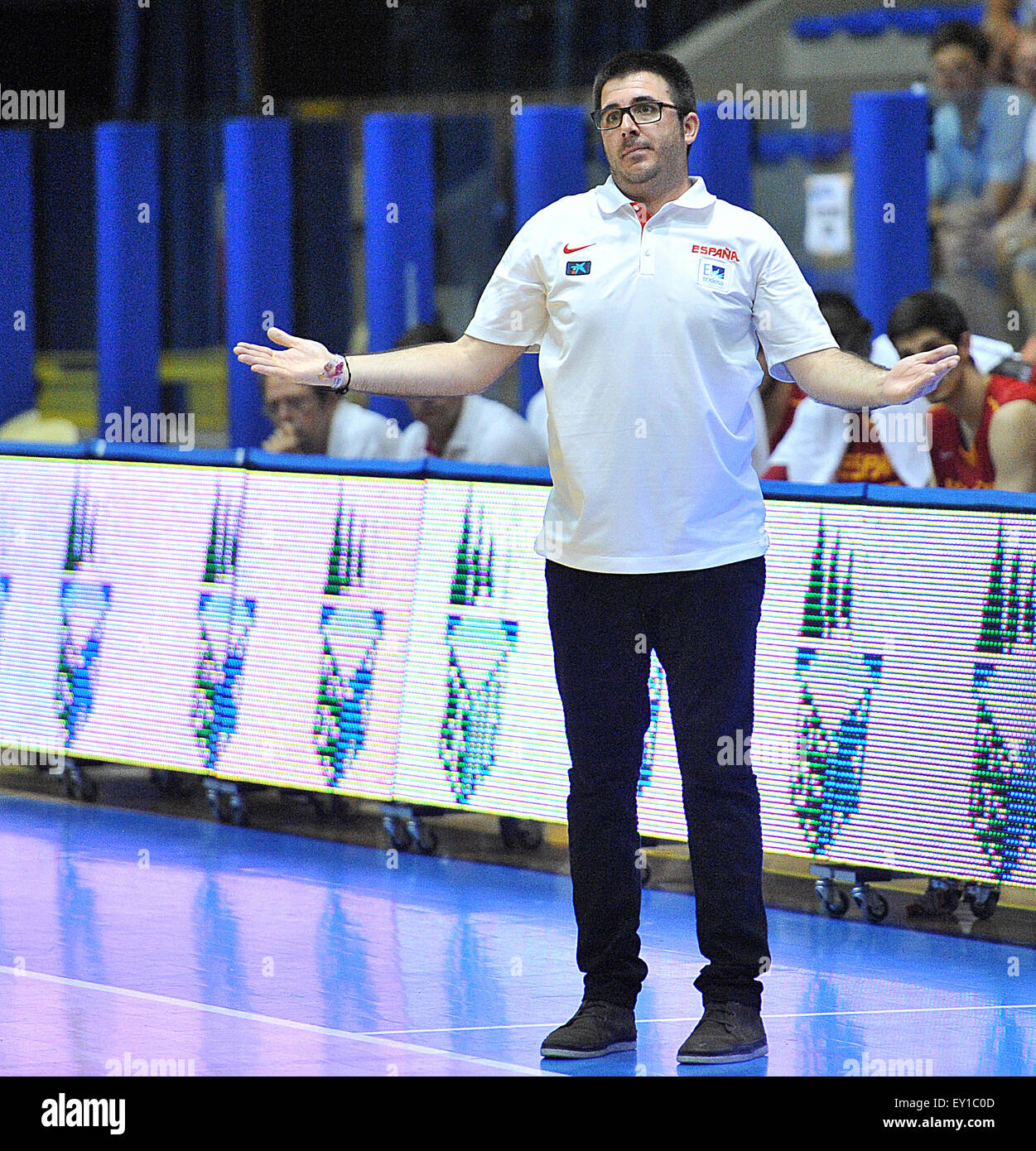 Lignano, Italie. 19 juillet, 2015. L'entraîneur-chef de l'Espagne lors de la finale U20 Championnat d'Europe FIBA Baketball hommes entre la Serbie et l'Espagne. 19 juillet, 2015. Credit : Simone Ferraro/Alamy Live News Banque D'Images