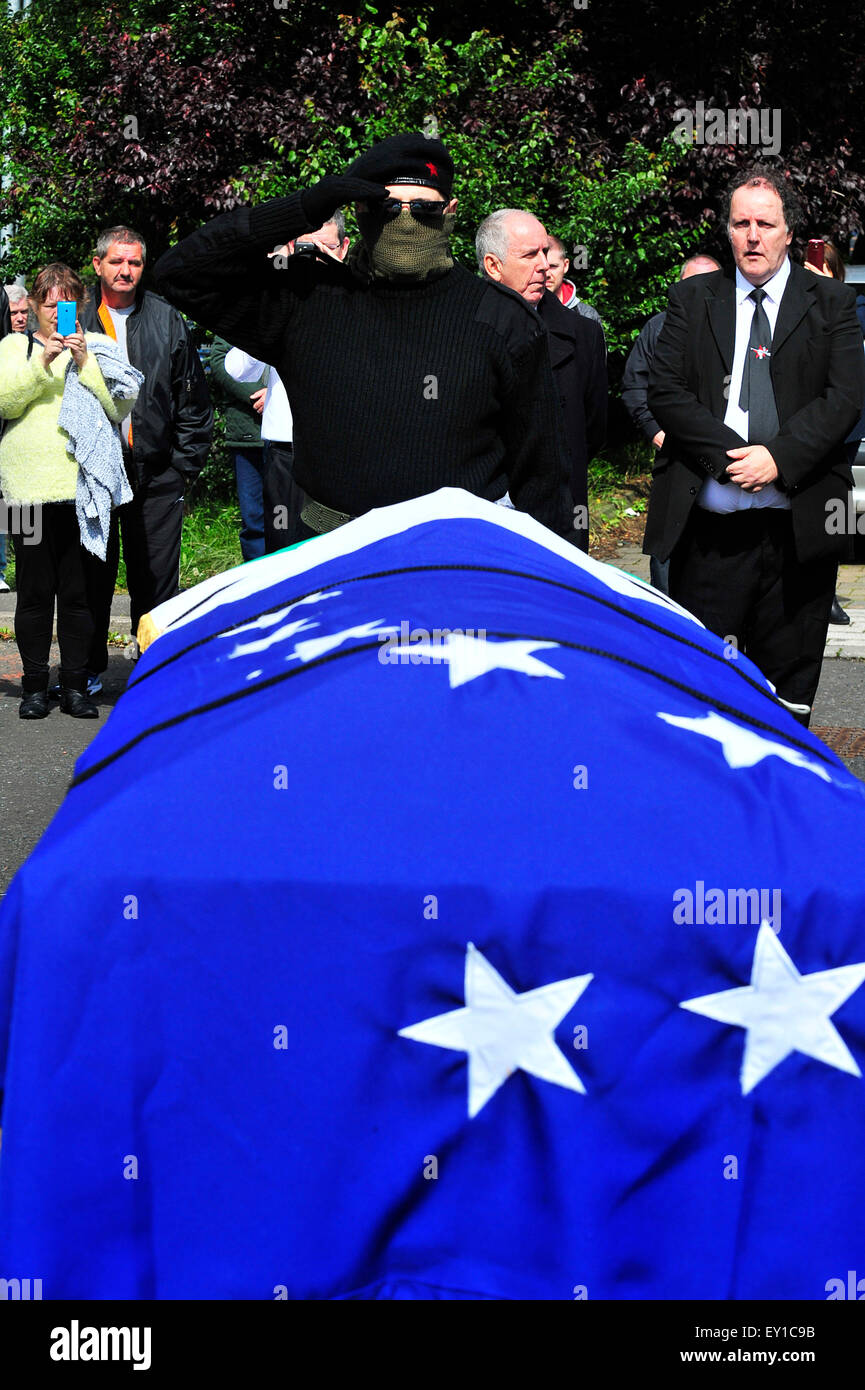 Les membres de l'Irish National Liberation Army (AIDN) à l'enterrement de Peggy O'Hara, un républicain irlandais. Banque D'Images