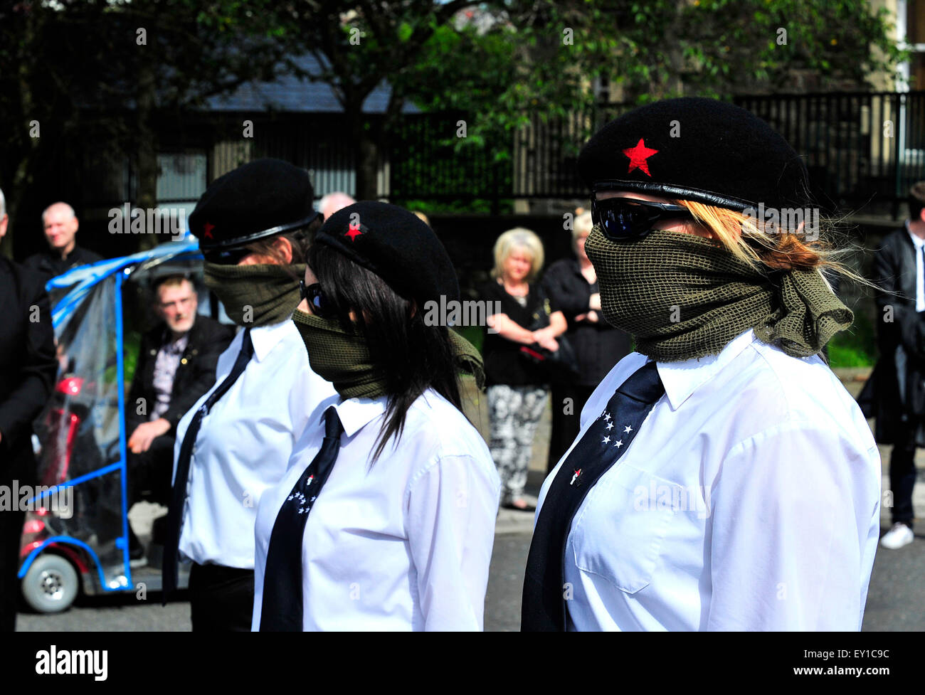 Les membres de l'Irish National Liberation Army (AIDN) à l'enterrement de Peggy O'Hara, un républicain irlandais. Banque D'Images