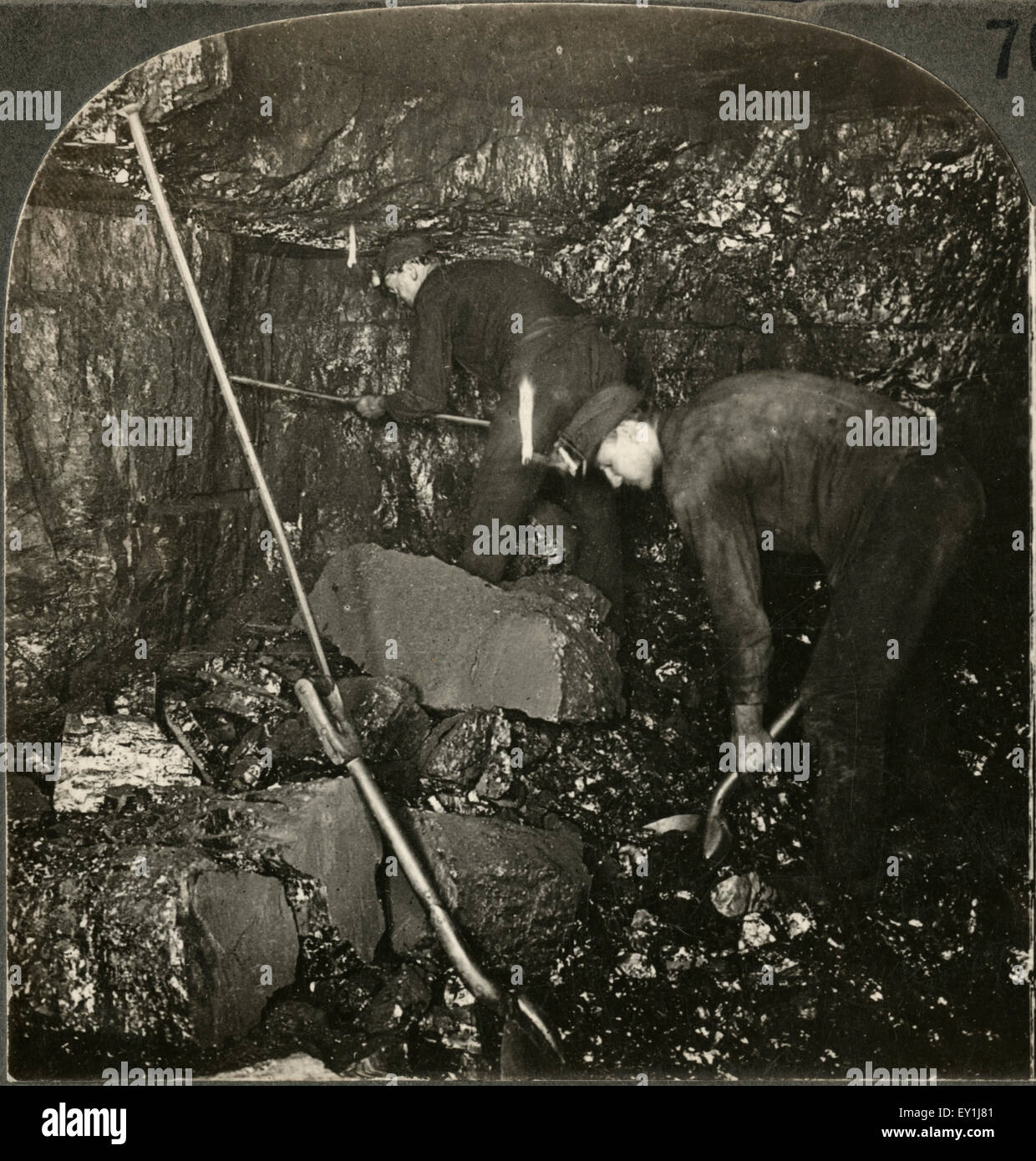 Ouvrier mineur et de forage, de l'Anthracite Chargement Scranton, PA, seule image de carte stéréo, vers 1915 Banque D'Images