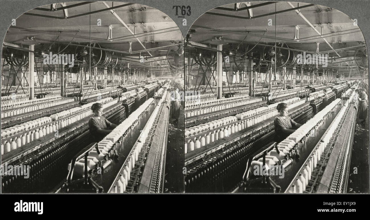 La filature de fils de coton dans le Grand les usines de textile, Lawrence, Mass., carte stéréo, vers 1916 Banque D'Images