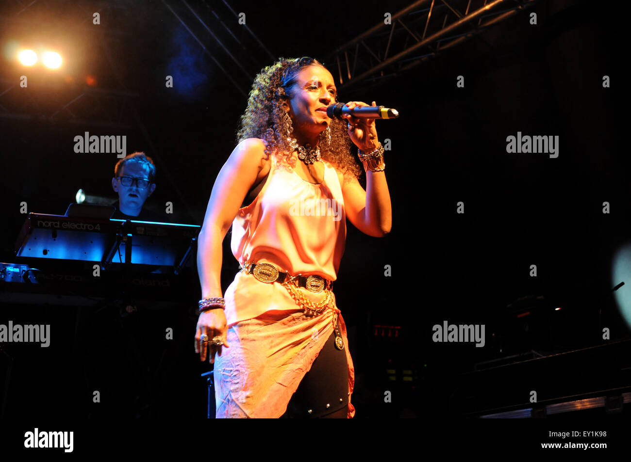 Dorothée effectuer le premier jour de festival, Le Brentwood Brentwood, Essex, UK 17 Juillet 2015 Crédit : Ben Recteur/Alamy Banque D'Images