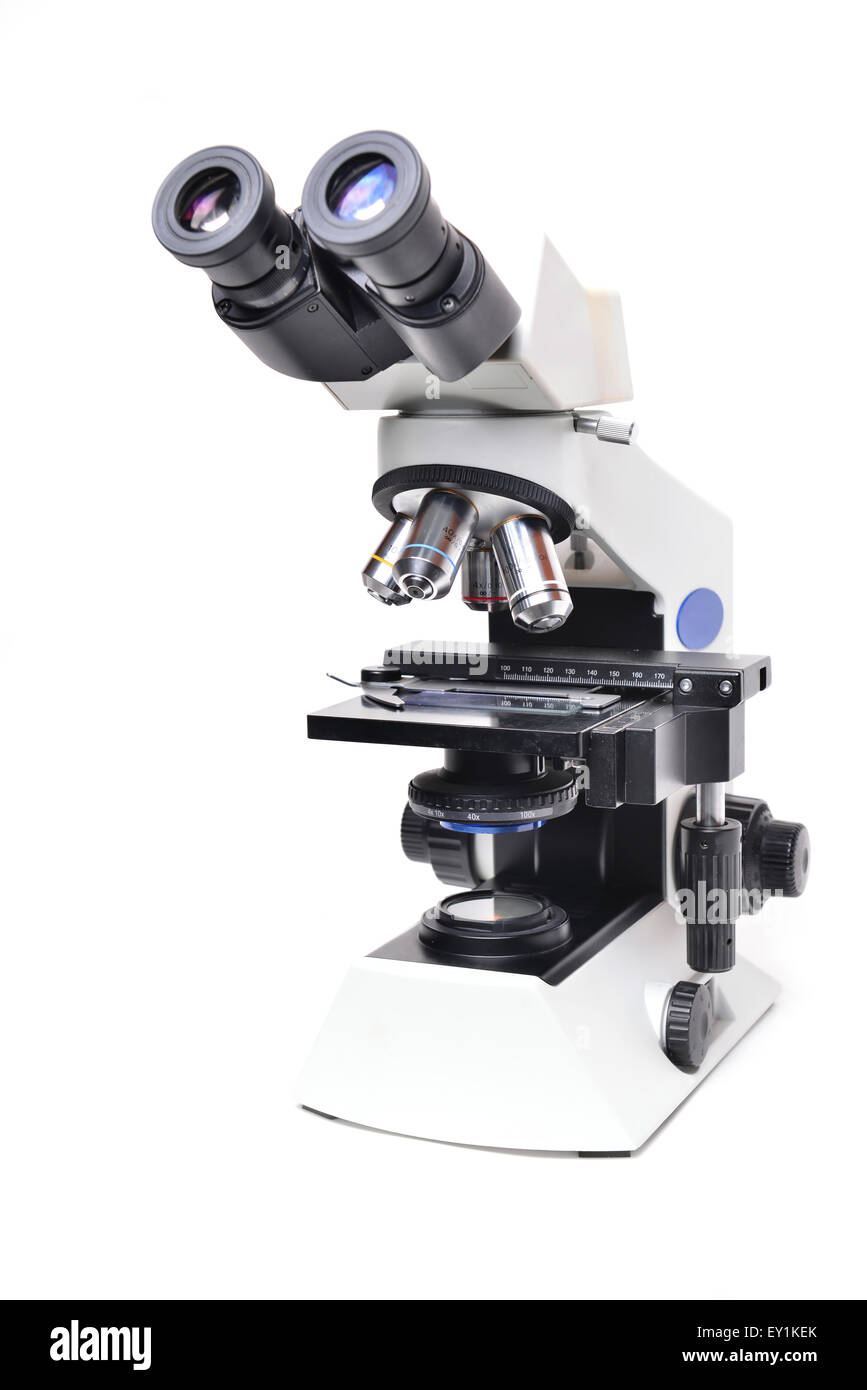 Microscope isolé sur fond blanc Banque D'Images