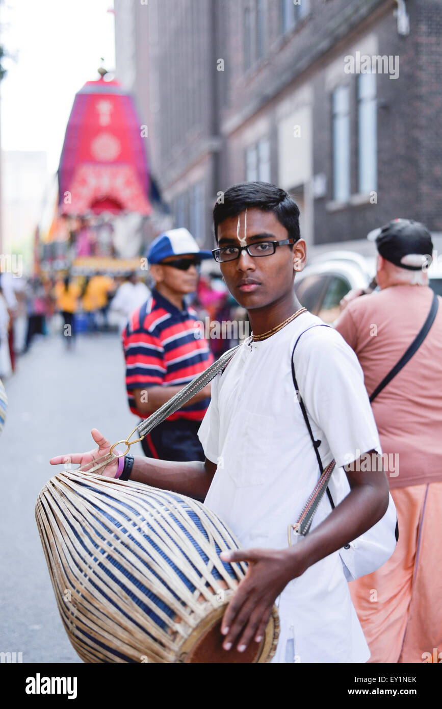 Toronto, Canada. 18 juillet, 2015. Les dévots à l'tablaa le jour de 43e festival annuel de l'Inde. Credit : NISARGMEDIA/Alamy Live News Banque D'Images