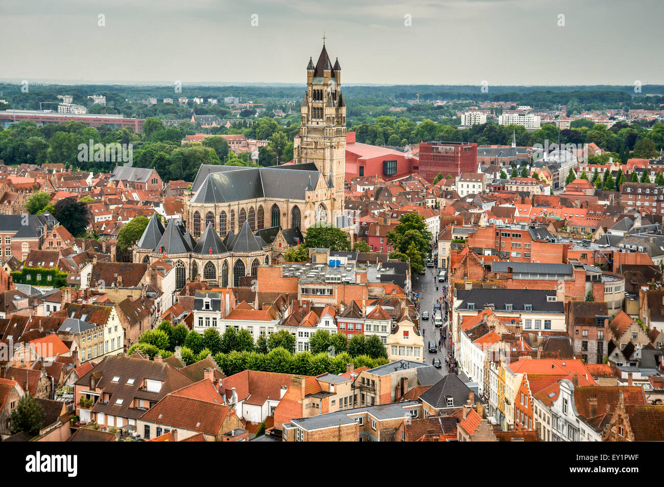 Bruges, Belgique. Vue du haut de la cathédrale Saint Salvator dans Brugge ville de Flandre, patrimoine de la culture belge. Banque D'Images