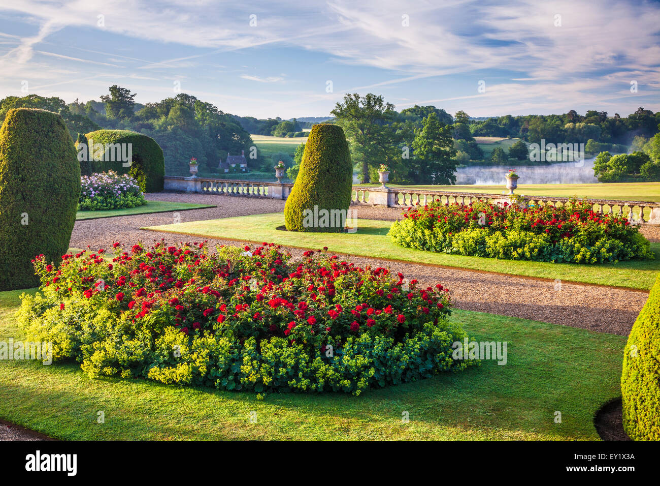Vue depuis la terrasse de Bowood House dans le Wiltshire. Banque D'Images