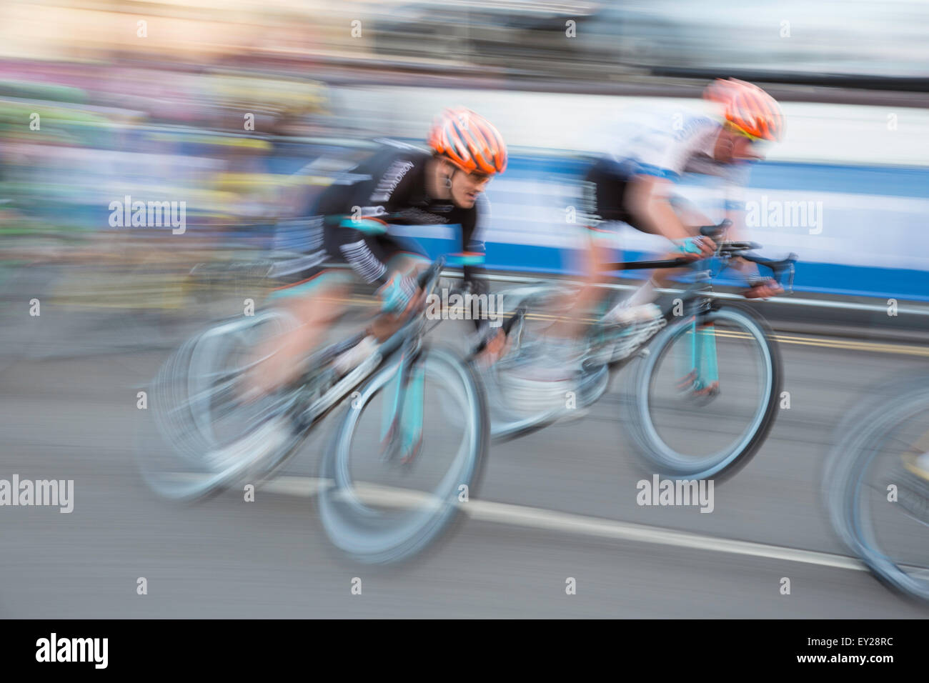 Motion Blur lors d'une course cycliste, England, UK Banque D'Images