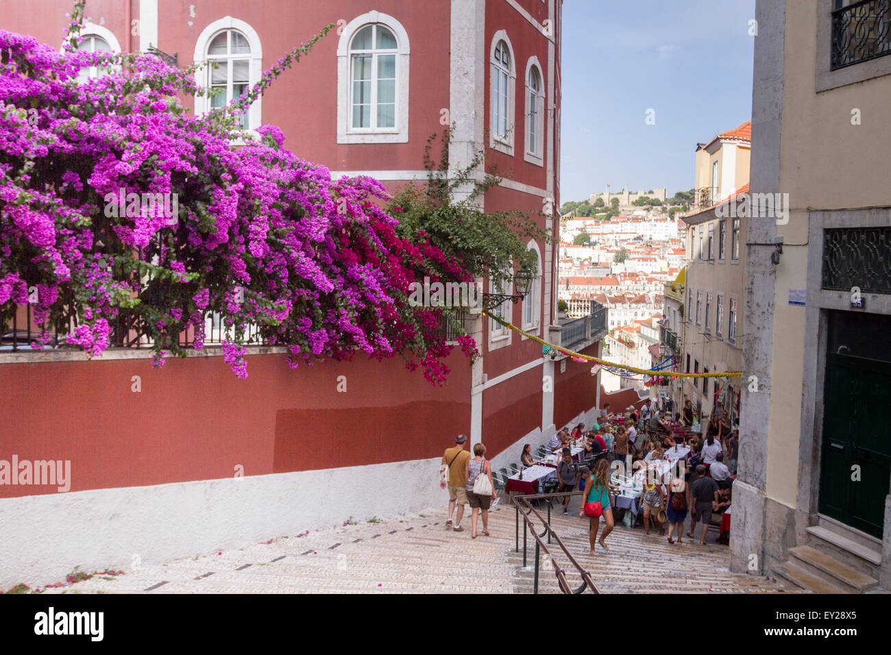 Terrasse touristique dans le Barrio Alto, Lisbonne, Portugal Banque D'Images