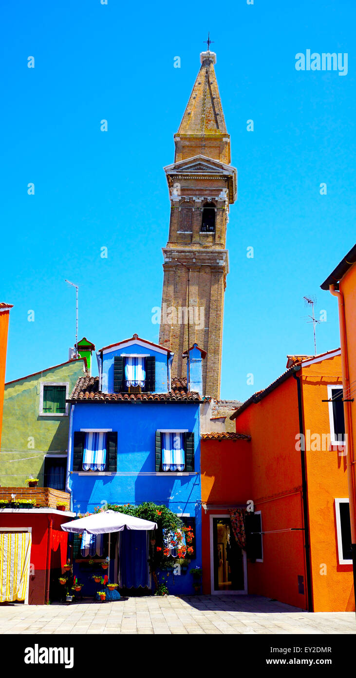 Maison churrch Burano et coloré, Venise, Italie Banque D'Images