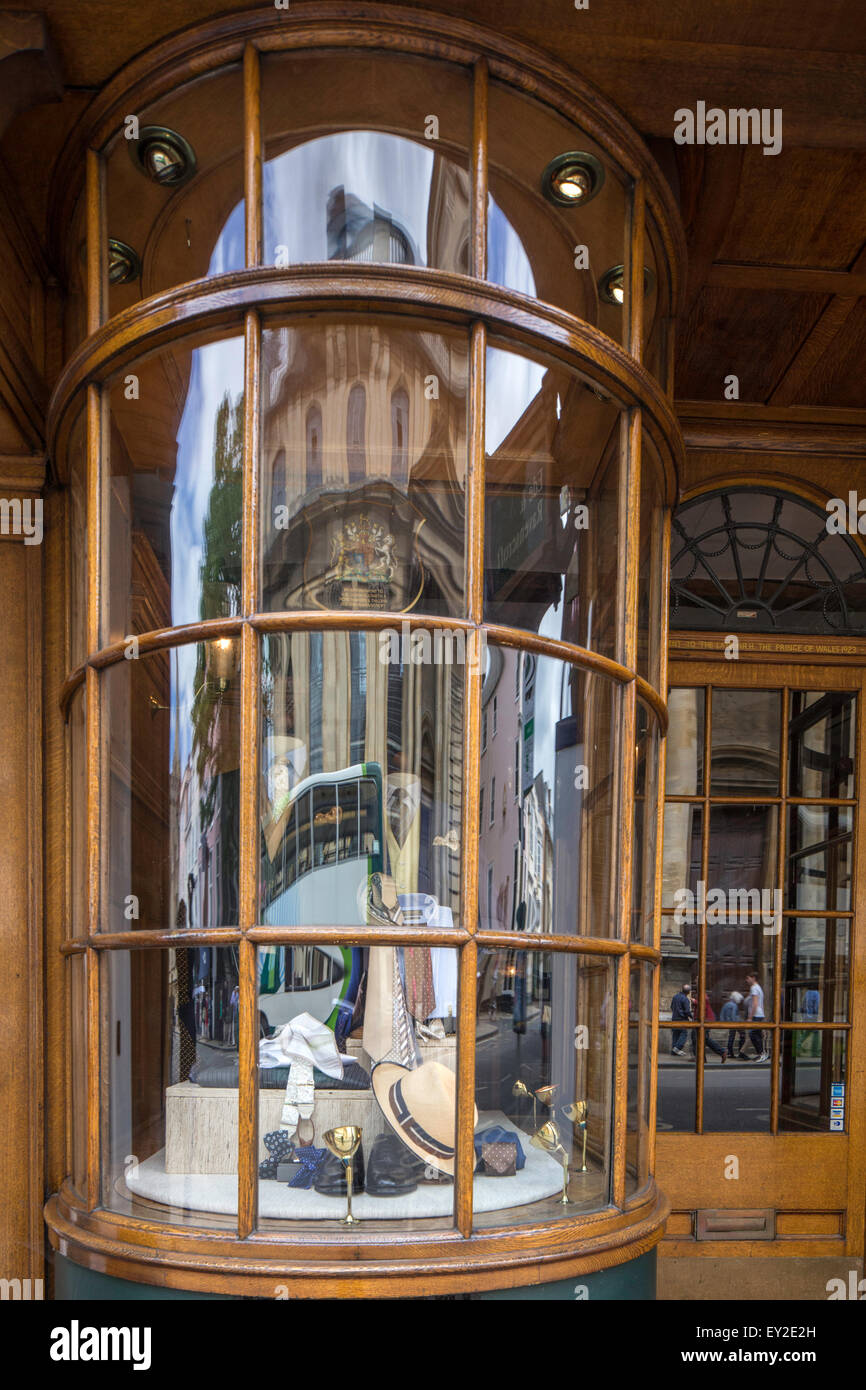 Boutique historique attrayante fenêtre en baie en centre-ville d'Oxford, Oxfordshire, England, UK Banque D'Images