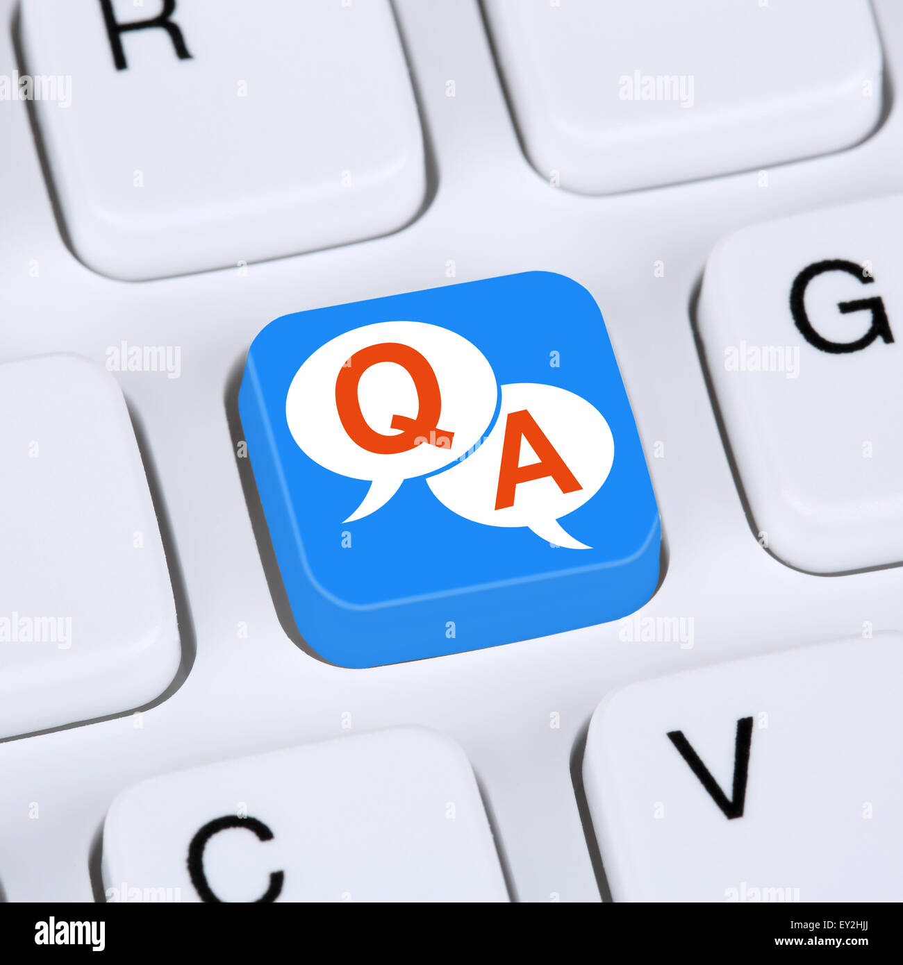 Concept de l'ordinateur en questions et réponses aide en ligne Contacter le service client sur internet sur clavier Banque D'Images Concept de l'ordinateur en questions et réponses aide en ligne Contacter le service client sur internet sur clavier Banque D'Images