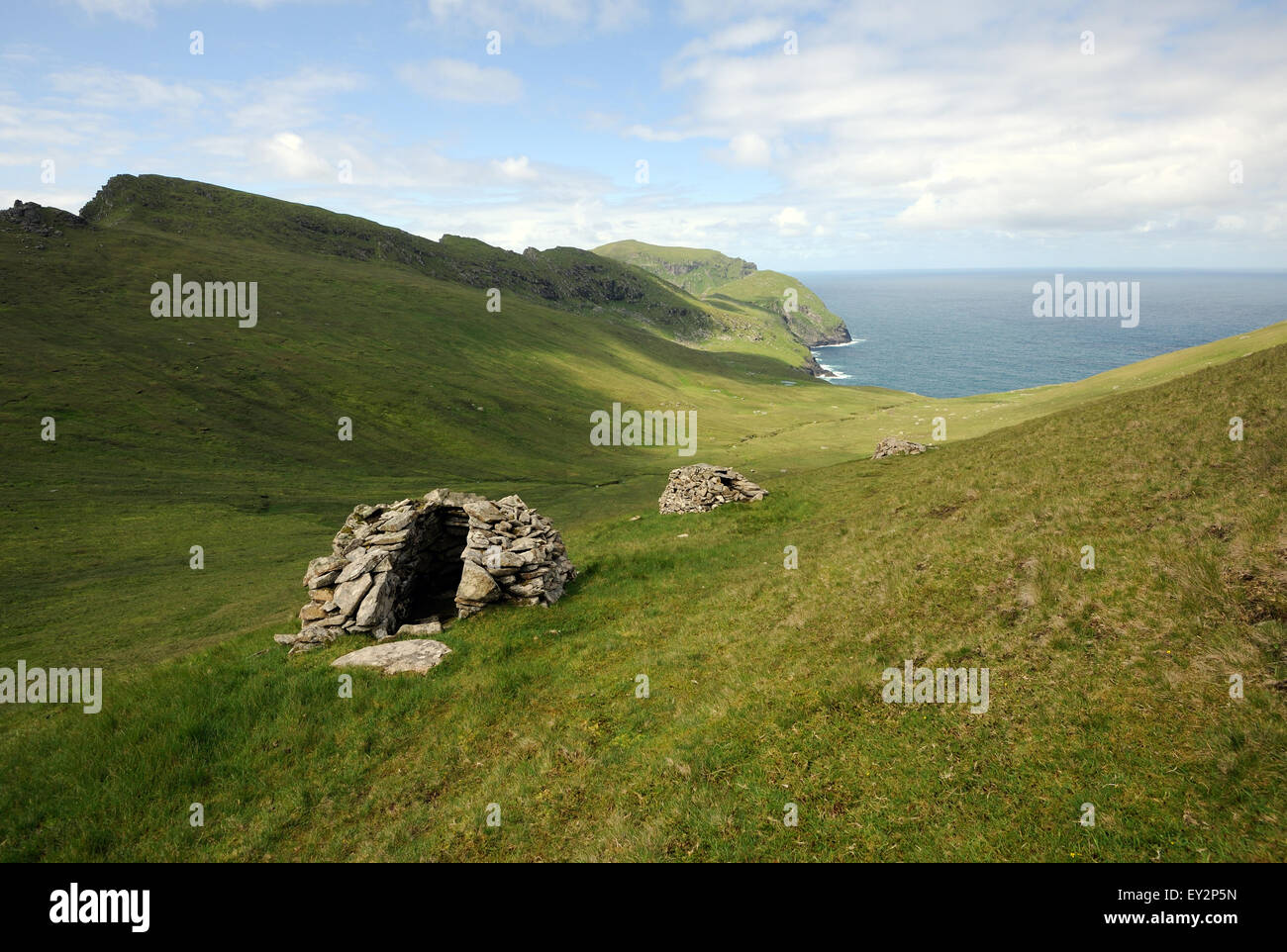 Cleits, stockage de pierre cabanes sur hirta. Hirta, St Kilda, Ecosse, Royaume-Uni. Banque D'Images
