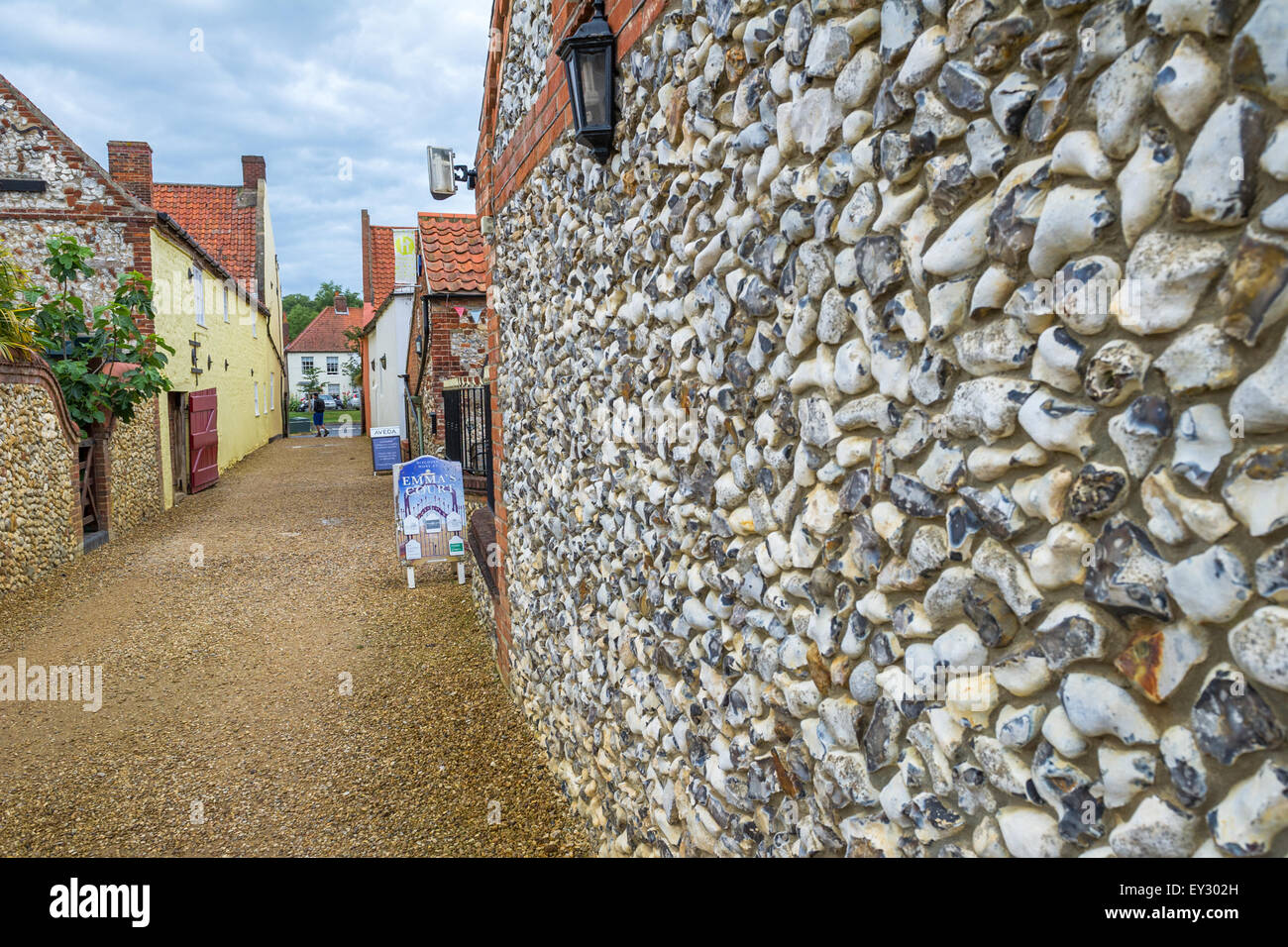 Les bâtiments traditionnels en briques et silex Burnham Market, Norfolk, Angleterre Banque D'Images