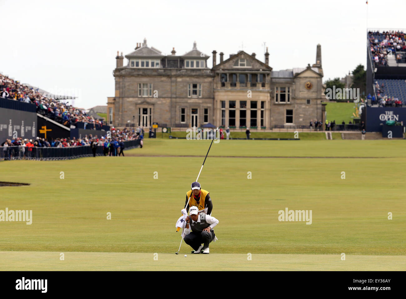 Fife, en Écosse. 20 juillet, 2015. (F-B) Hideki Matsuyama (JPN), Daisuke Shindo Golf : Hideki Matsuyama Japon de s'aligner sur le 1er trou lors de la ronde finale du 144e British Open Championship à l'Old Course de St Andrews, dans le Fife, en Écosse . Credit : Koji Aoki/AFLO SPORT/Alamy Live News Banque D'Images