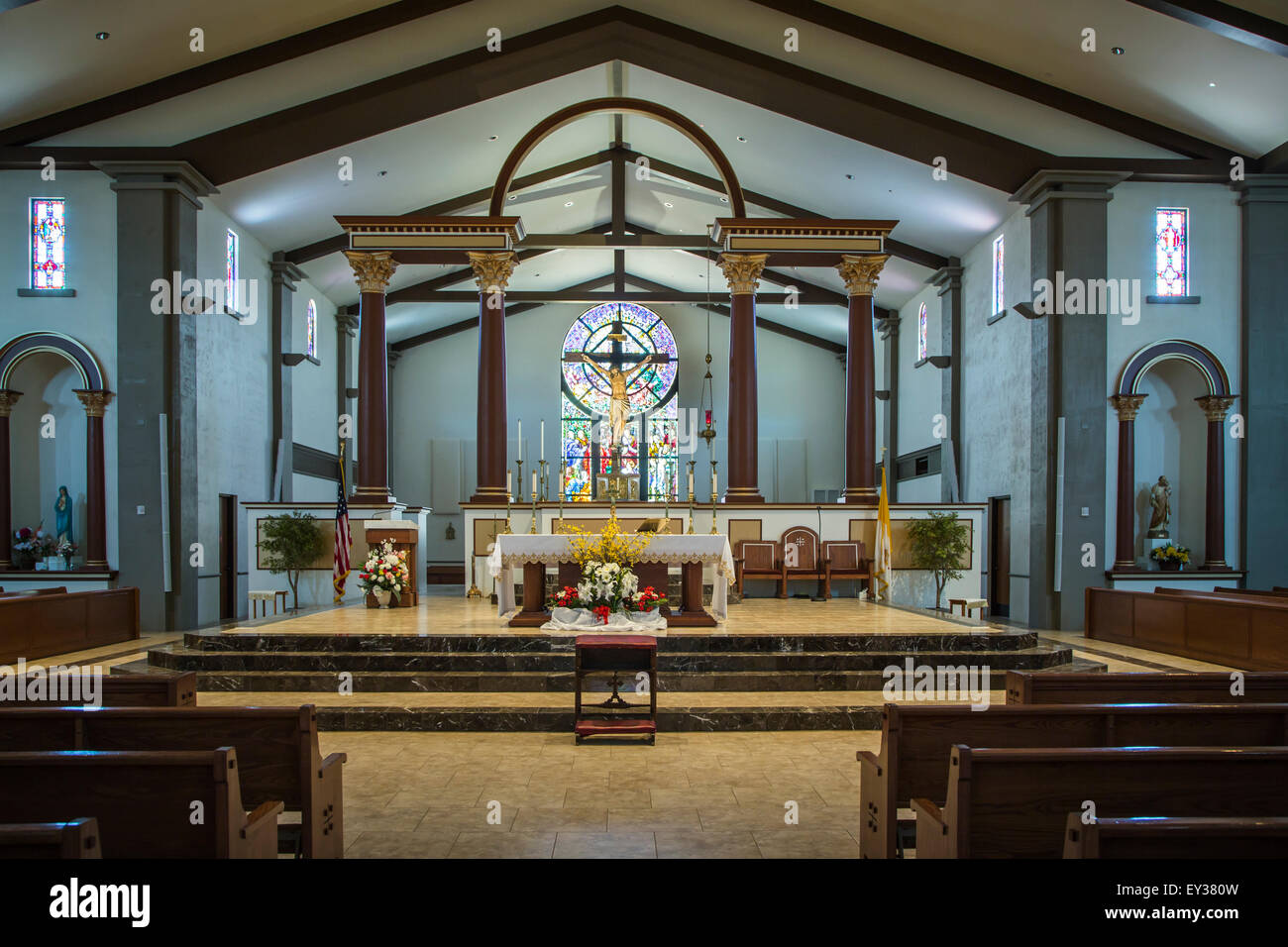 L'intérieur du sanctuaire de l'Immaculée Conception Église catholique à Cottonwood, Arizona, USA. Banque D'Images