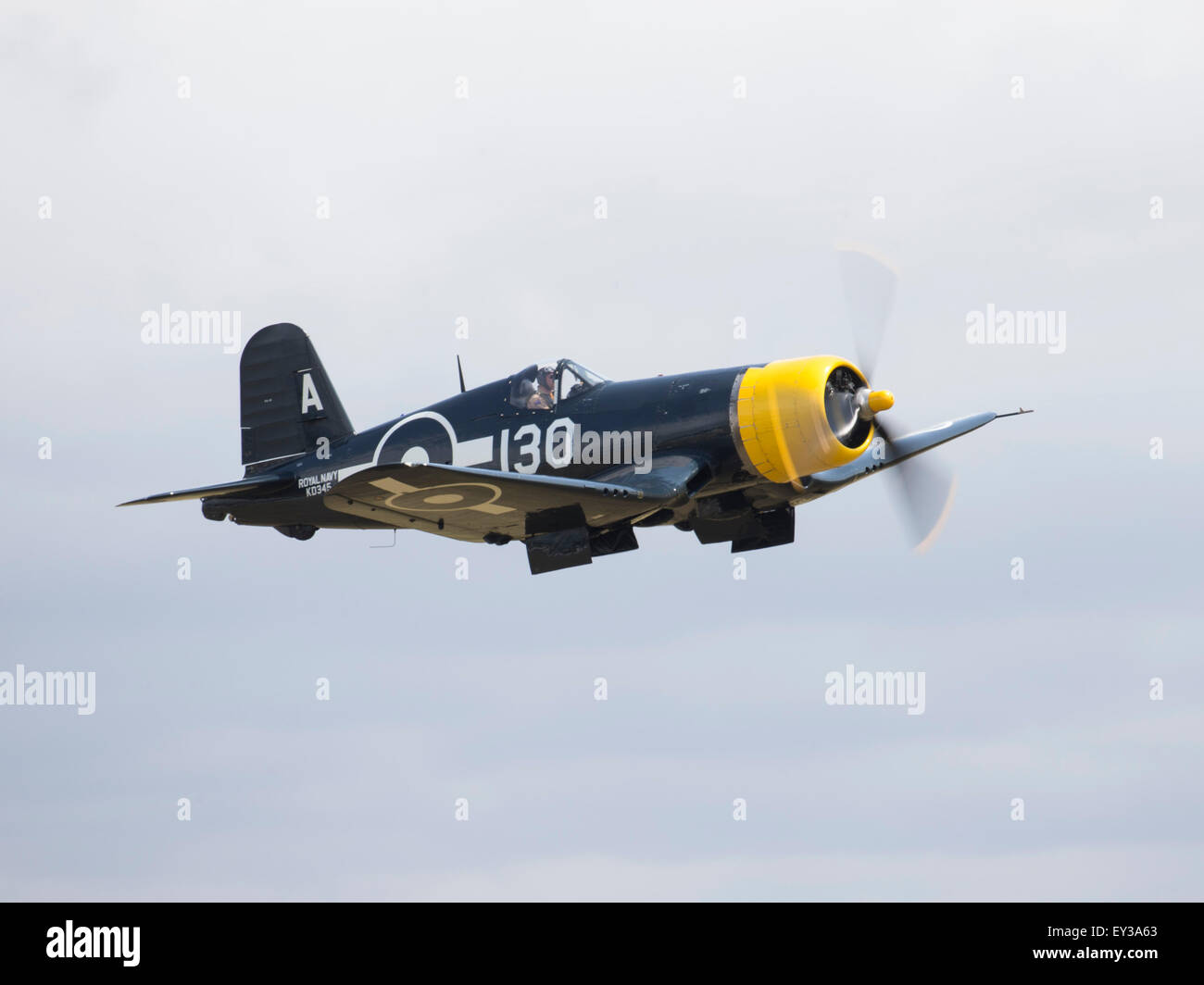 Chance Vought F4U Corsair USAF Guerre Mondiale avion de chasse 2 à Flying Legends airshow 2015 Banque D'Images