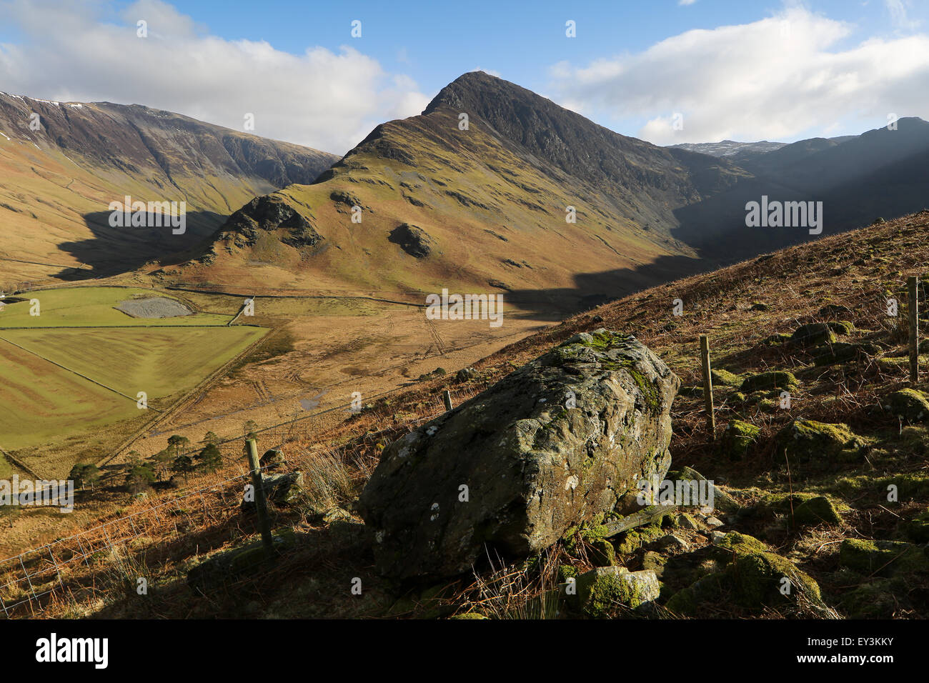 Buttermere. Fleetwith pike et dale head à partir de la voie de meules, l'après-midi d'hiver Banque D'Images