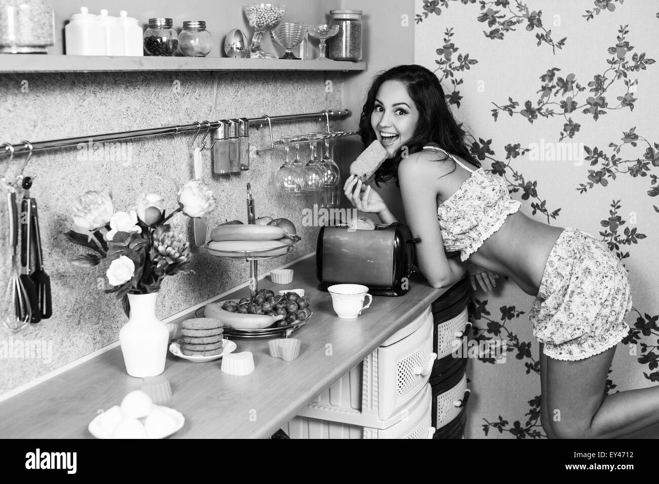 Jolie femme au foyer Banque D'Images