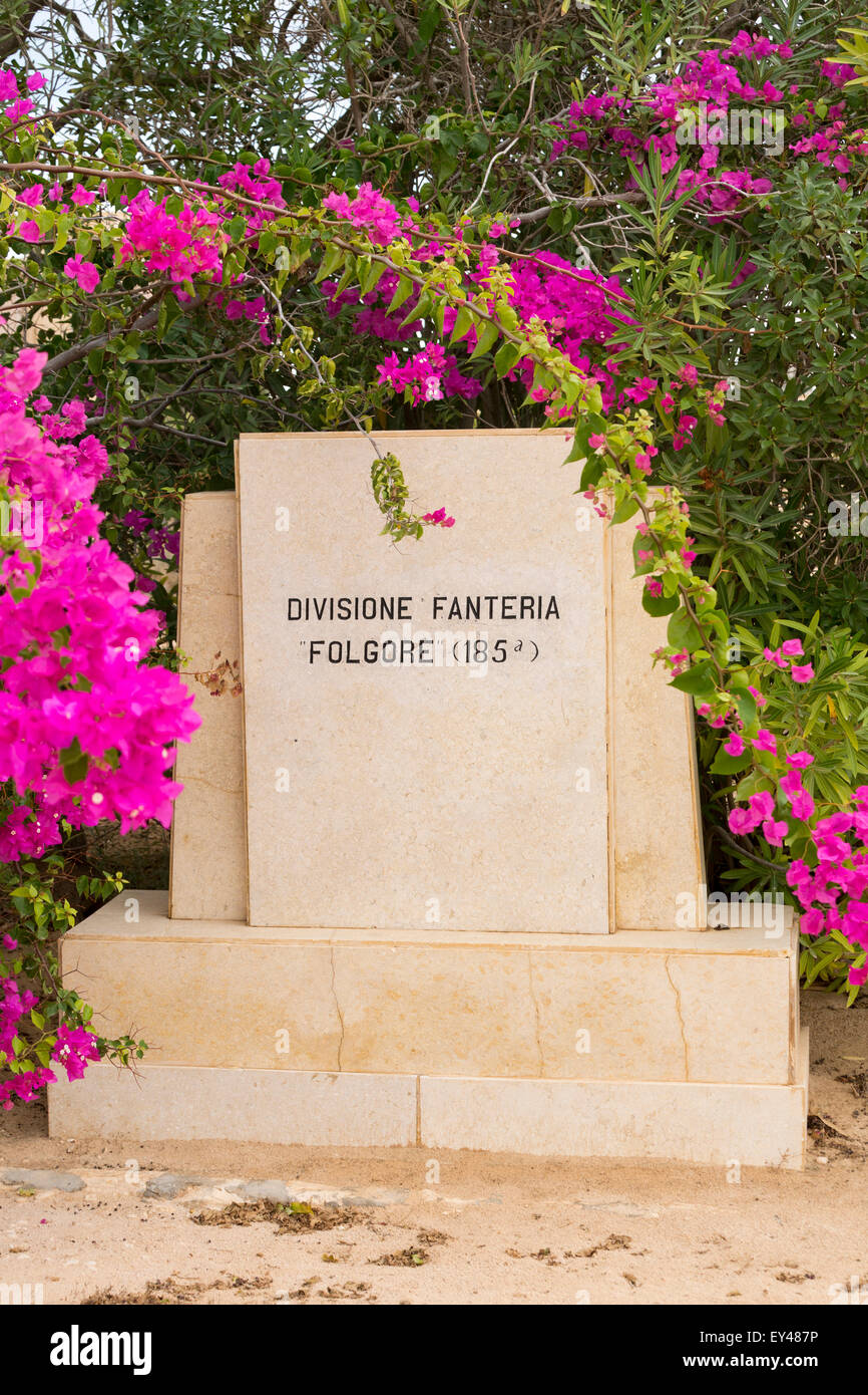 Monument à la Divisione Fanteria Folgore Italienne, seconde guerre mondiale mémorial, El Alamein, en Égypte Banque D'Images