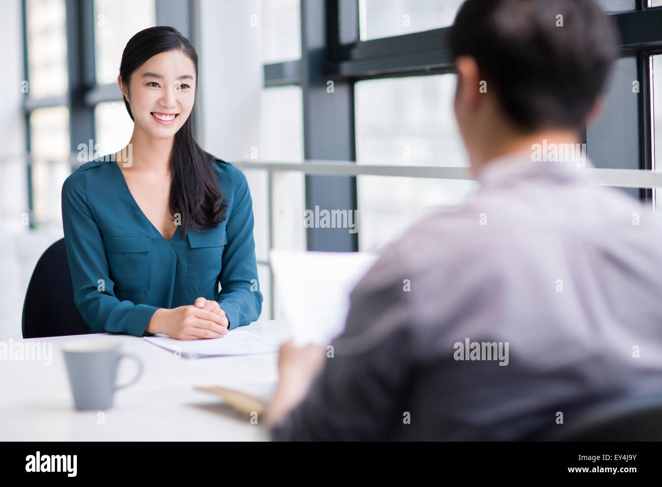 Jeune femme entrevue pour un emploi Banque D'Images