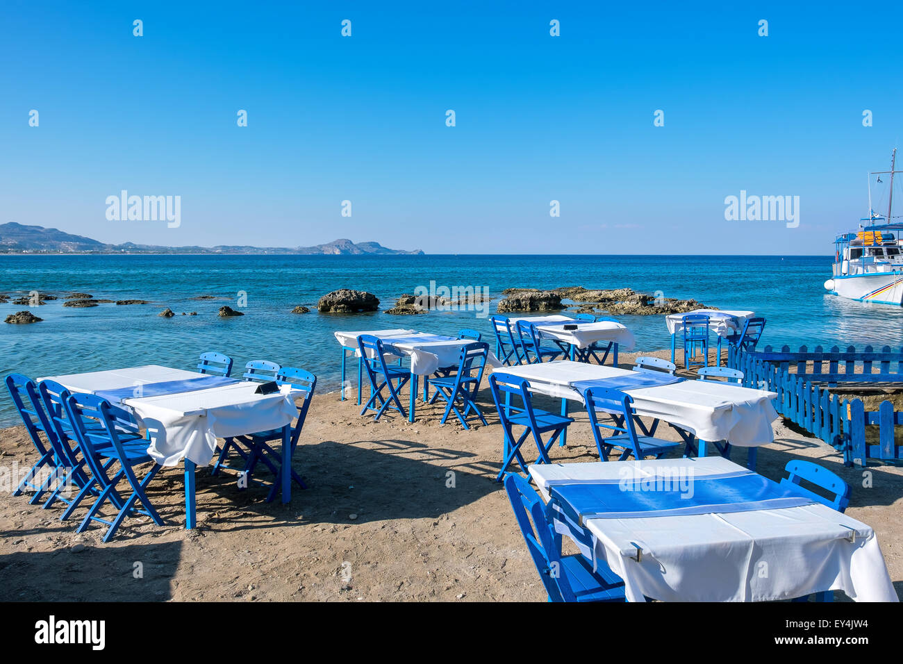 Café sur une plage. Kolymbia. Rhodes, Grèce Banque D'Images