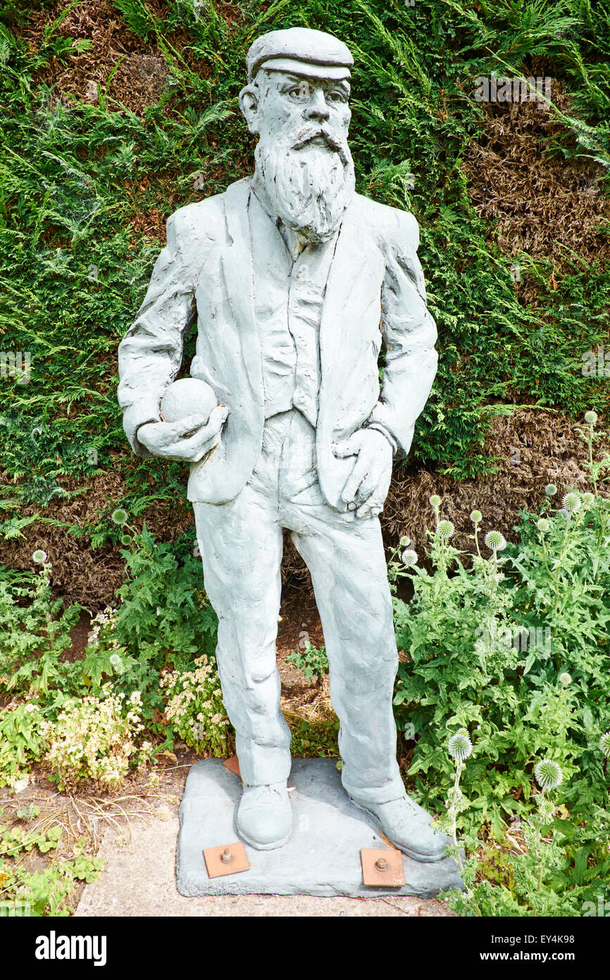 Sculpture de WG Grace par Rosemary Cripps Parc Victoria Stafford Staffordshire UK Banque D'Images