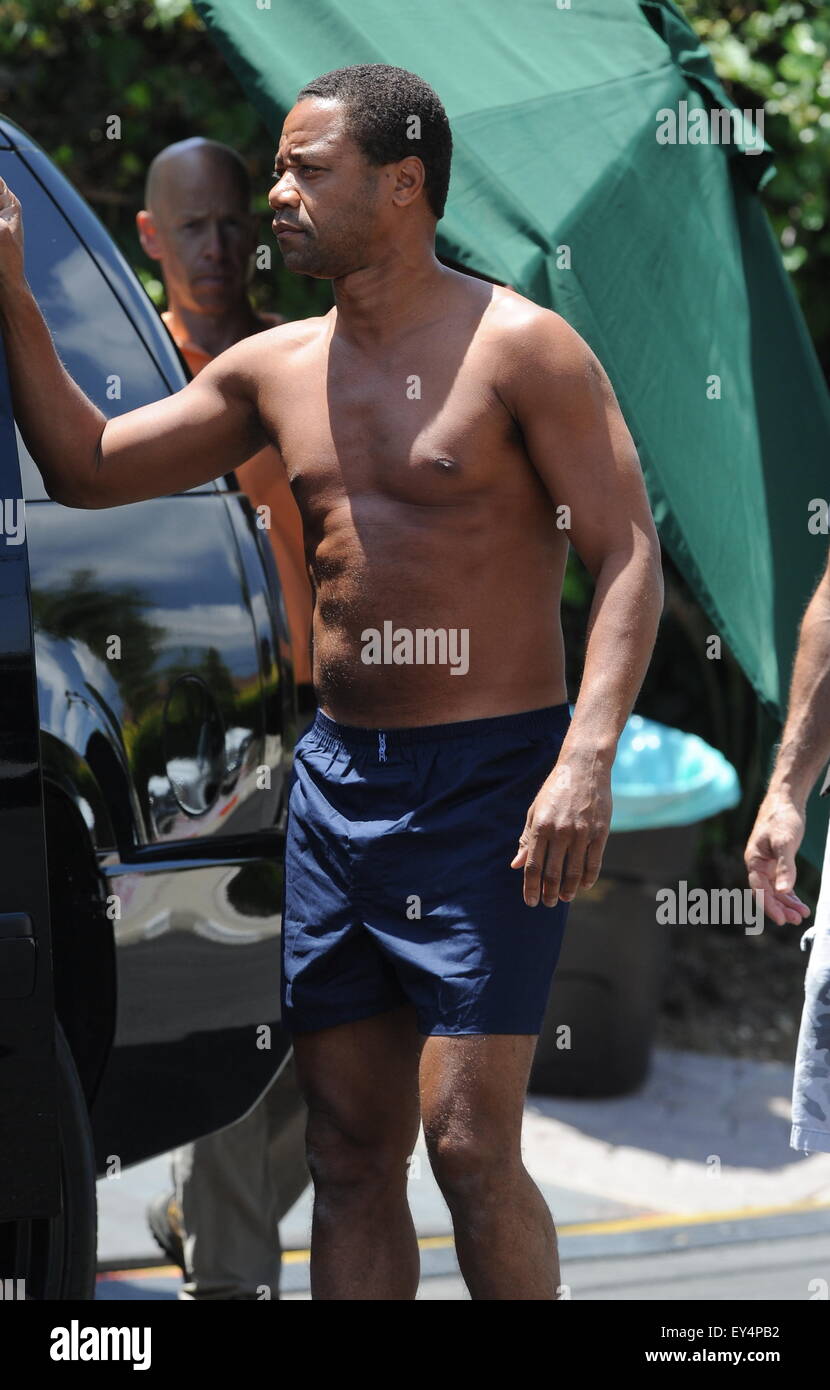Acteur Cuba Gooding Jr., montre son abs incroyable sur l'ensemble de 'American Crime Story' comme il joue le rôle de Jo Simpson en tournage à Encino Ca. En vedette : Cuba Gooding Jr Où : Encino, Californie, États-Unis Quand : 20 mai 2015 Banque D'Images