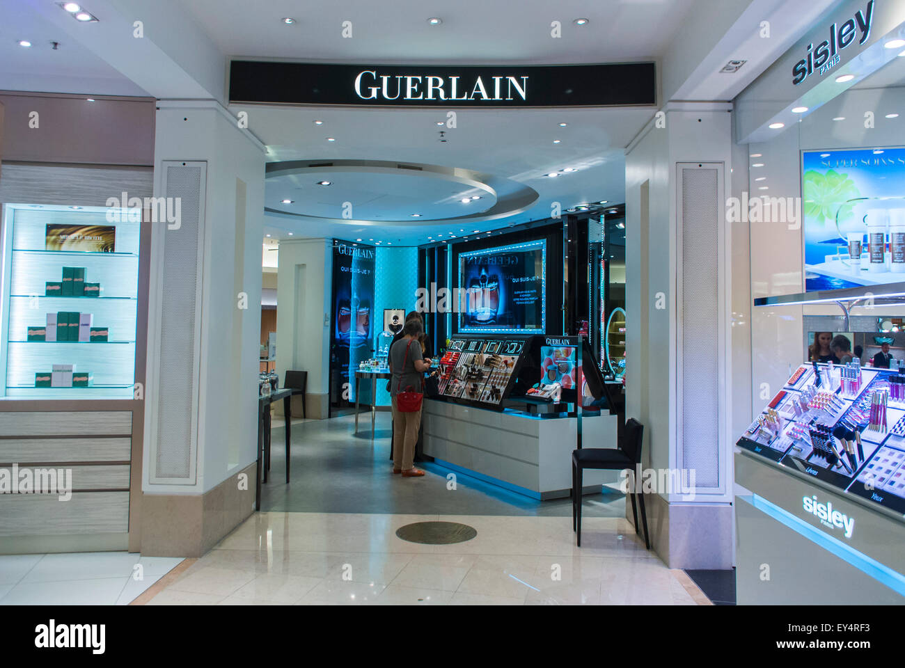 Paris, France, les plus grandes marques de mode de luxe Boutiques 'Guerlain' à l'intérieur du