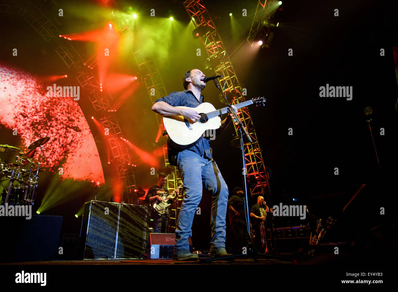 Toronto, Ontario, Canada. 21 juillet, 2015. Groupe de rock américain 'Dave Matthews Band' effectué sold out show à Amphithéâtre Molson Canadian, à Toronto. En photos : Dave Matthews Band". (Crédit Image : © Igor Vidyashev via Zuma sur le fil) Banque D'Images
