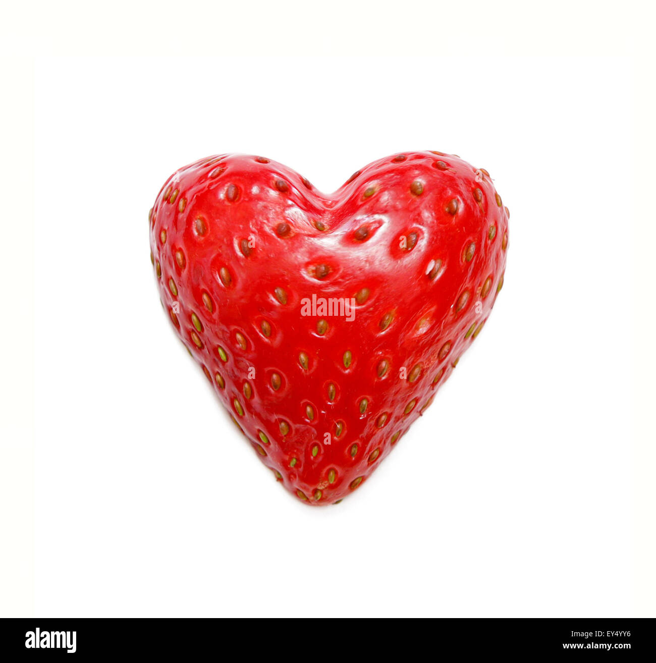 Valentines Day fraise coeur isolé sur fond blanc Banque D'Images