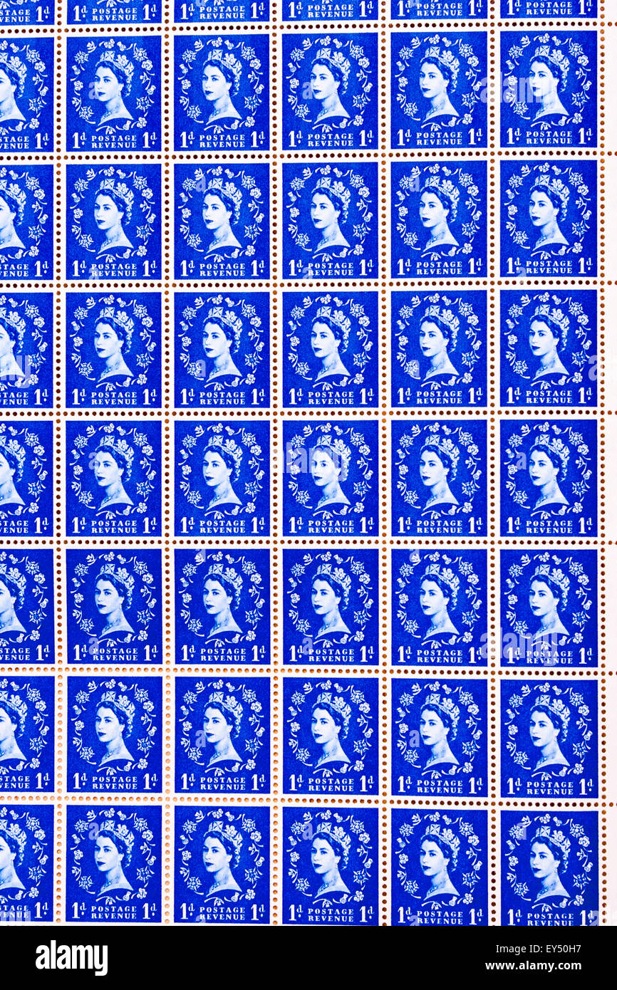 La feuille de timbres-poste. Vers 1950, la reine Elizabeth 1d blue 'wilding' timbre question. En usage de 1952 à 1967. Iconiques. Banque D'Images