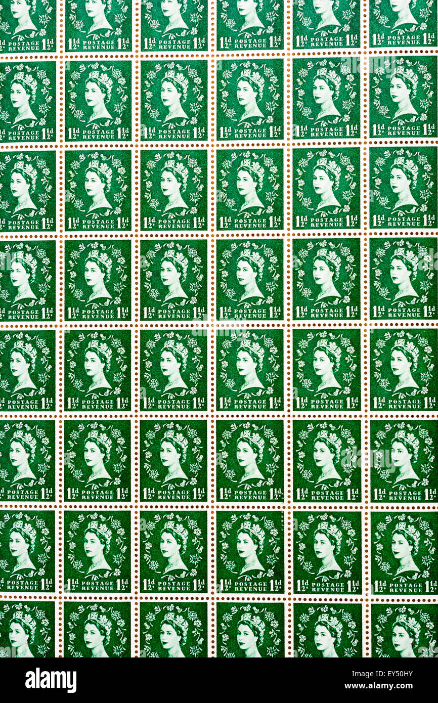 La feuille de timbres-poste. Vers 1950, la reine Elizabeth 1½d vert 'wilding' émission de timbres définitifs. En usage de 1952 à 1967. Banque D'Images