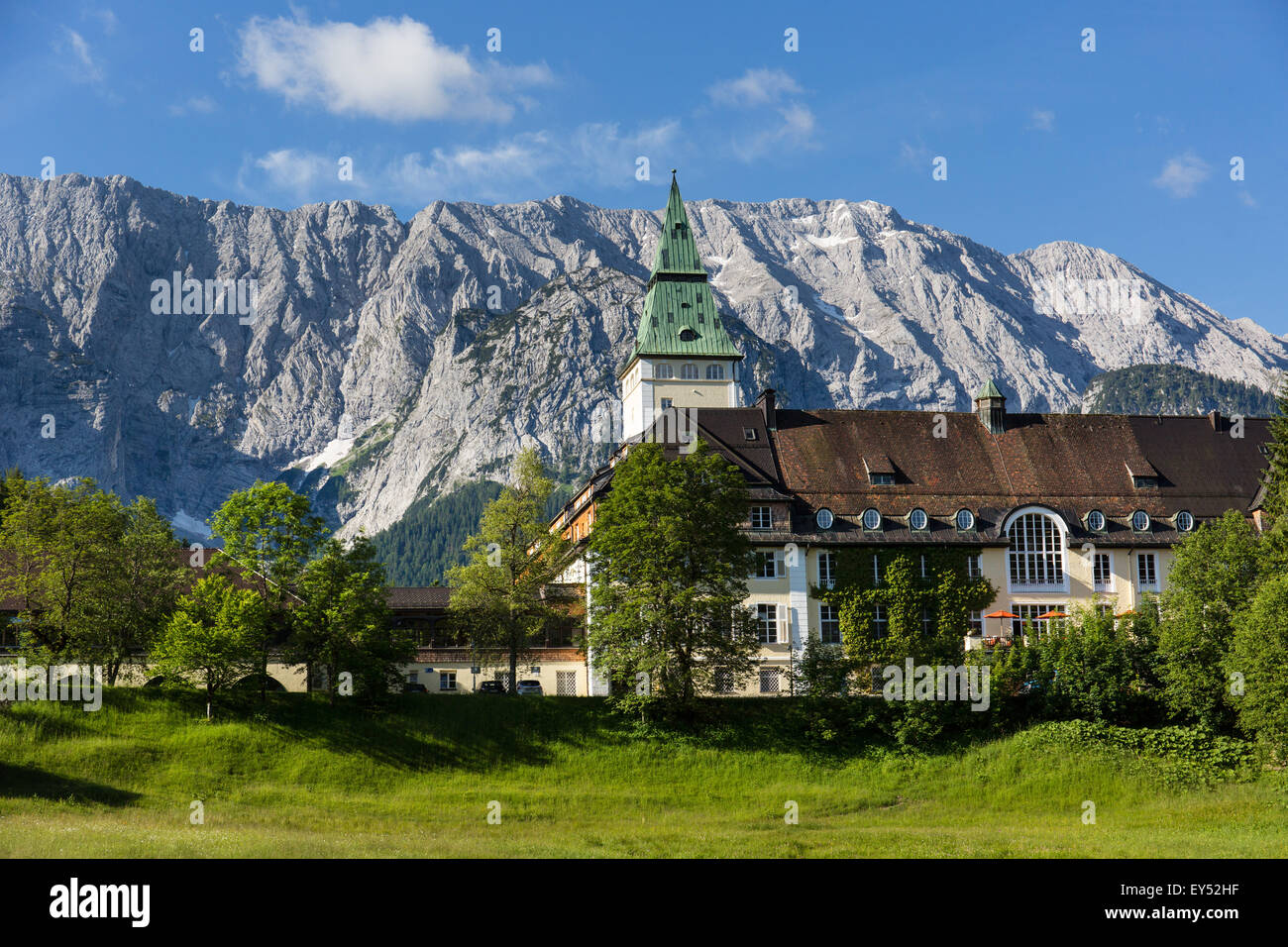 Schloss Elmau Castle Hotel, du Wetterstein, Klais, Krün, Werdenfelser Land, Upper Bavaria, Bavaria, Germany Banque D'Images