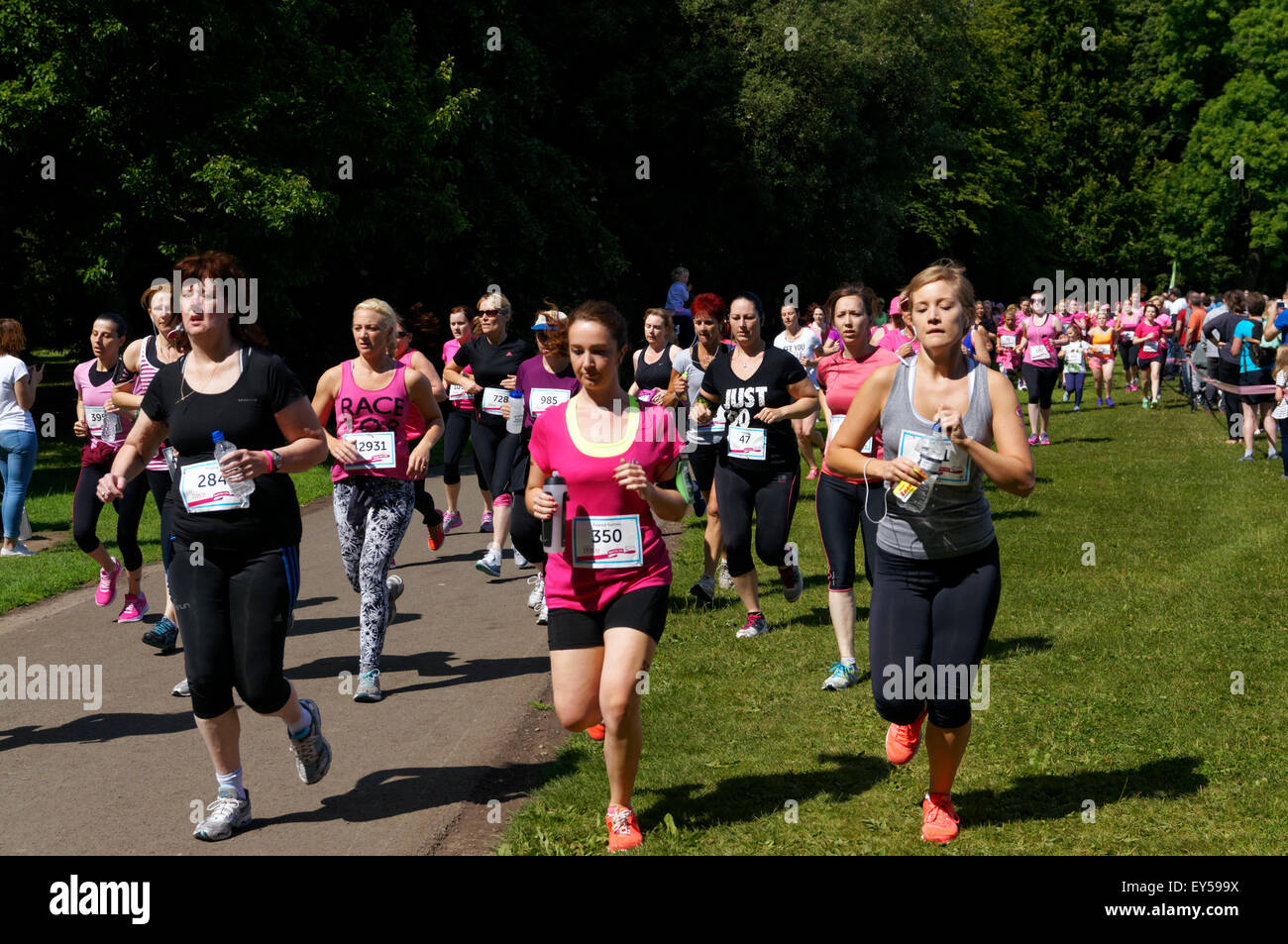 La race pour la vie Le cancer Charity Event, Bute Park, Cardiff, Pays de Galles, Royaume-Uni. Banque D'Images