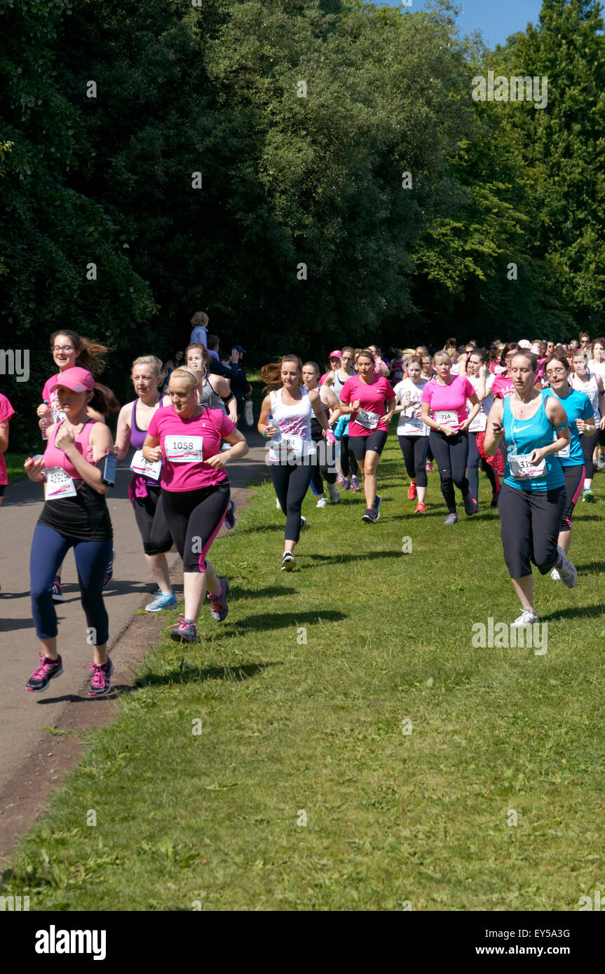 La race pour la vie Le cancer Charity Event, Bute Park, Cardiff, Pays de Galles, Royaume-Uni. Banque D'Images