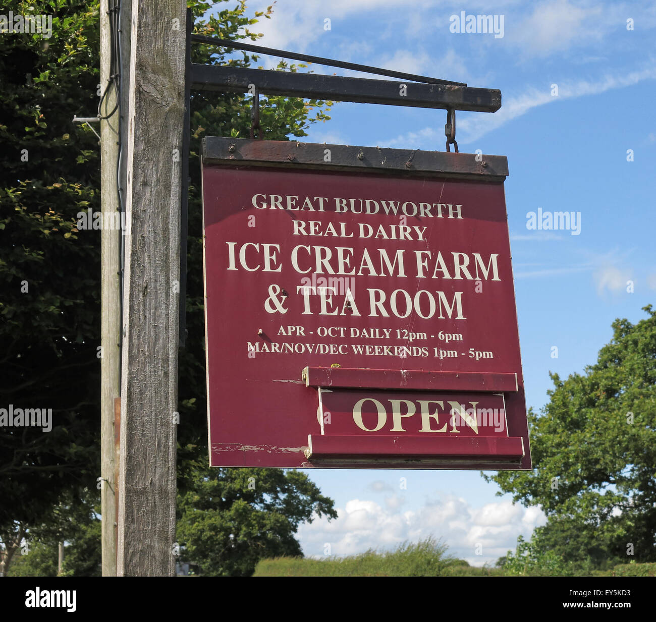 La crème glacée de Cheshire Farm et salon de thé Open Sign Banque D'Images