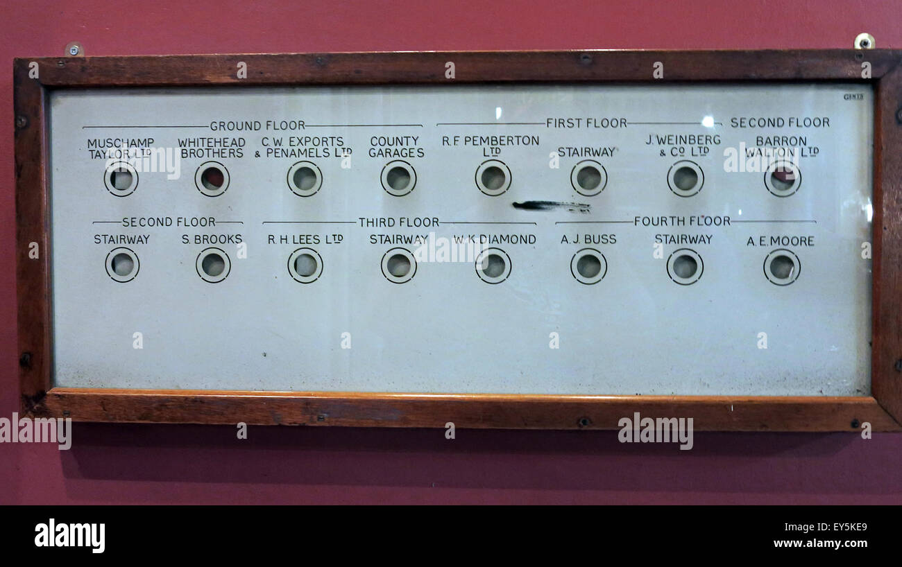 Système d'appel téléphonique interne de l'entreprise de bord à Stalybridge Buffet Bar Station, Tameside, Manchester, Angleterre, RU Banque D'Images